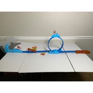 Adventure Force Shark Attack